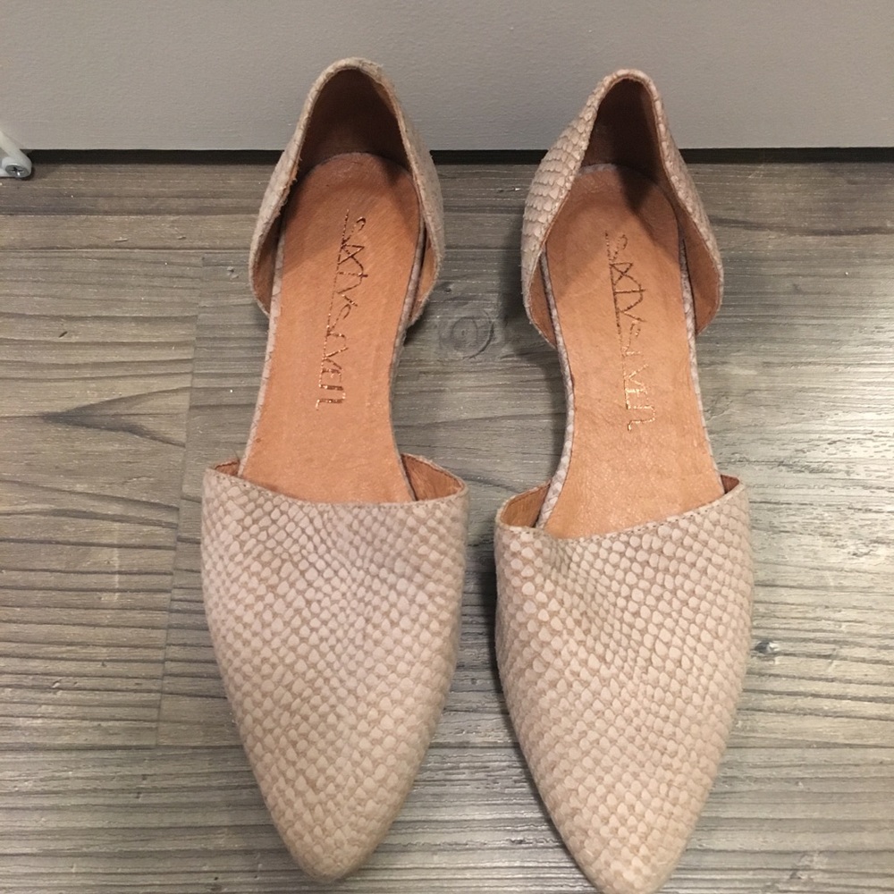 Tan flats
